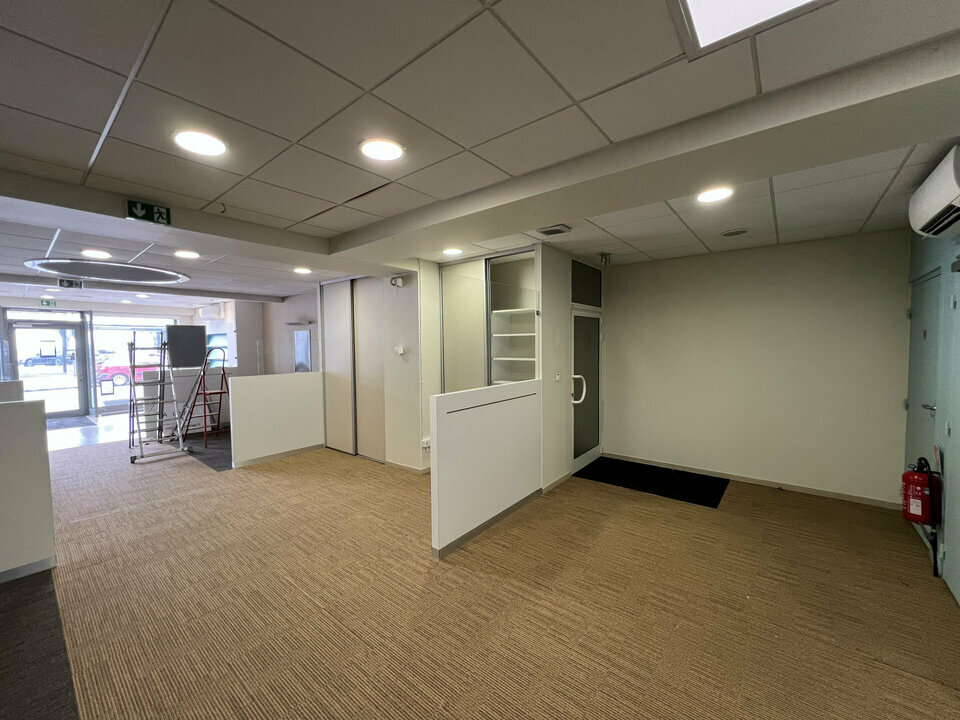 ARTHUR LOYD CHARENTE LOCATION-LOCAL COMMERCIAL-ANGOULEME-16
