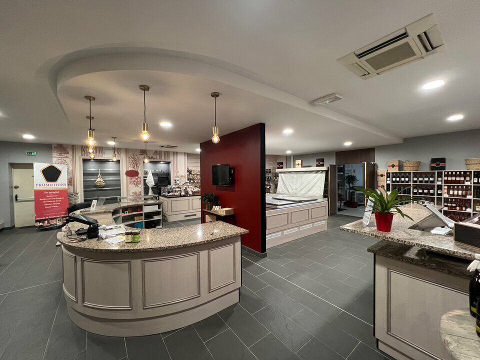 ARTHUR LOYD CHARENTE LOCATION-LOCAL COMMERCIAL-CHAMPNIERS-16