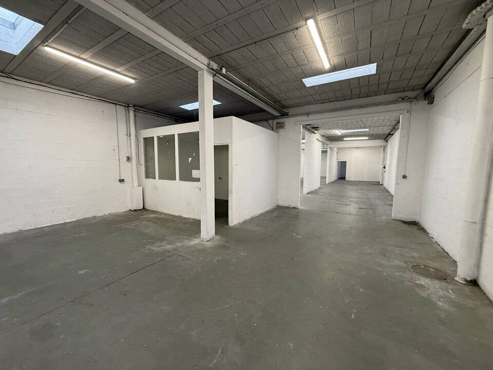 WE INVEST FRANCE LOCATION-LOCAL D'ACTIVITE-DOMONT-95