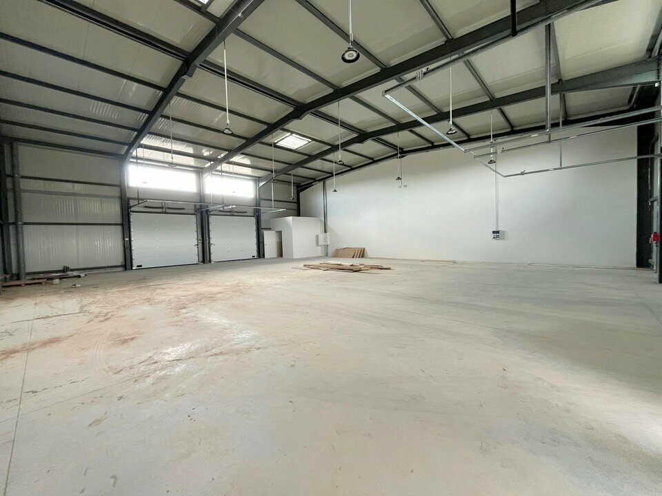 AZUREA COMMERCES   ENTREPRISES VENTE-ENTREPOT-LES_ARCS-83