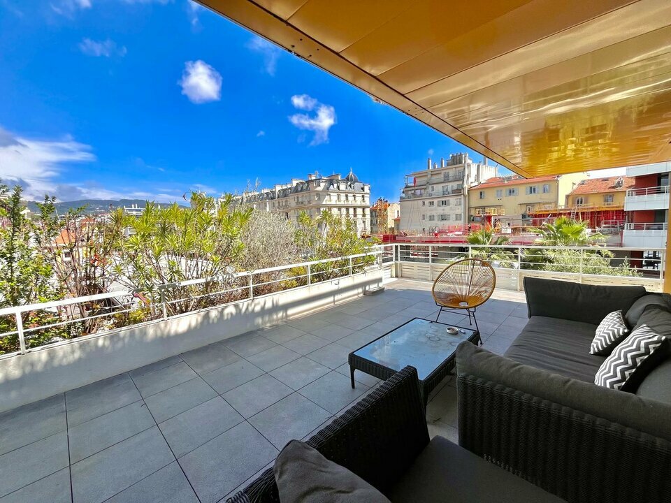 AZUREA COMMERCES   ENTREPRISES VENTE-BUREAUX-NICE-06