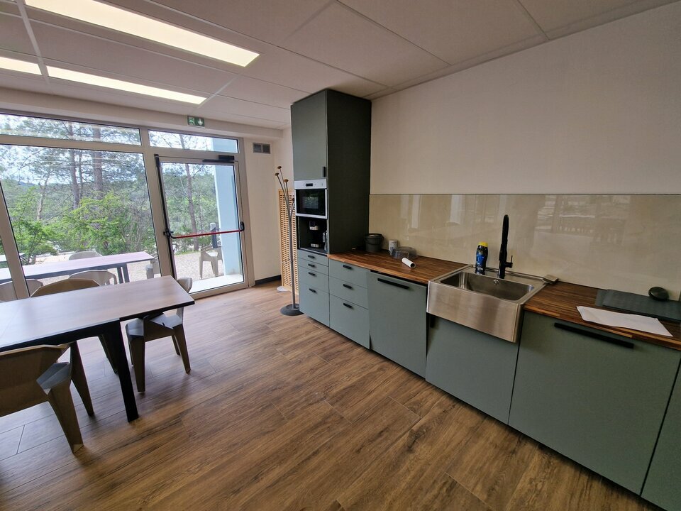 AZUREA COMMERCES   ENTREPRISES LOCATION-BUREAUX-VALBONNE-06