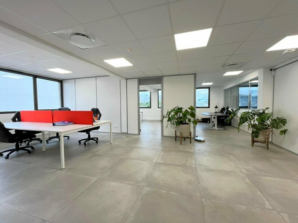 AZUREA COMMERCES   ENTREPRISES VENTE-BUREAUX-FREJUS-83