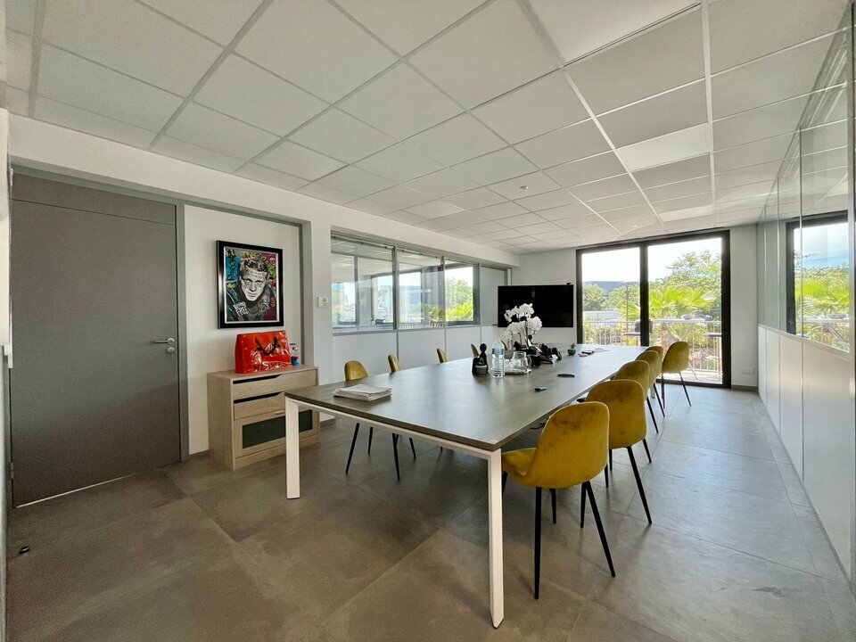 AZUREA COMMERCES   ENTREPRISES VENTE-BUREAUX-FREJUS-83