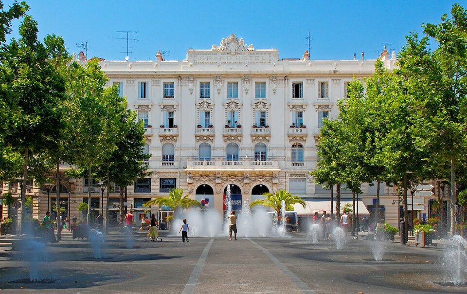 AZUREA COMMERCES   ENTREPRISES CESSION-LOCAL COMMERCIAL-ANTIBES-06