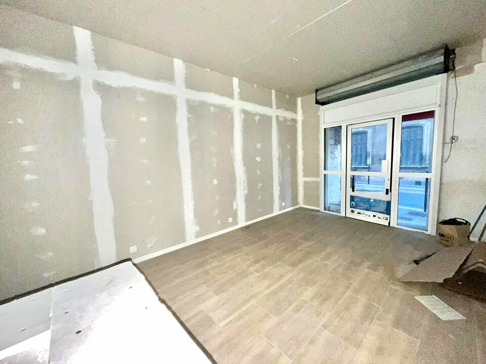 AZUREA COMMERCES   ENTREPRISES LOCATION-LOCAL COMMERCIAL-VIDAUBAN-83