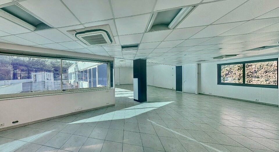 AZUREA COMMERCES   ENTREPRISES LOCATION-LOCAL COMMERCIAL-VALLAURIS-06