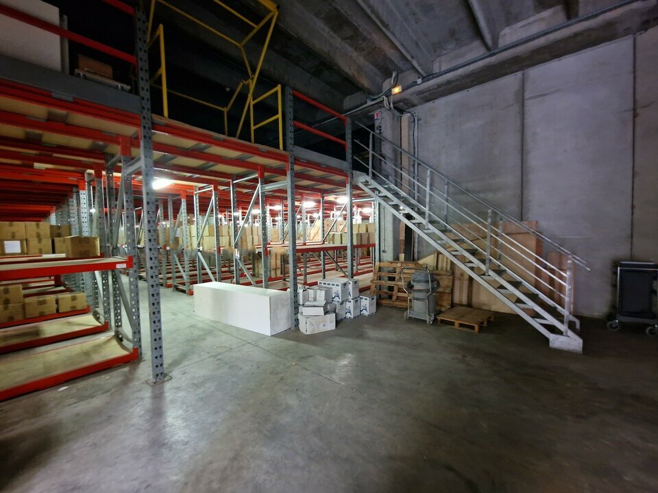 AZUREA COMMERCES   ENTREPRISES LOCATION-ENTREPOT-VALLAURIS-06