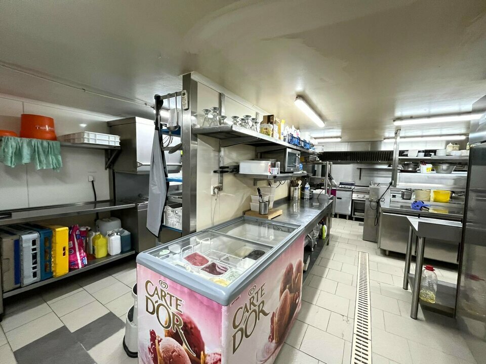 AZUREA COMMERCES   ENTREPRISES VENTE-LOCAL COMMERCIAL-FAYENCE-83