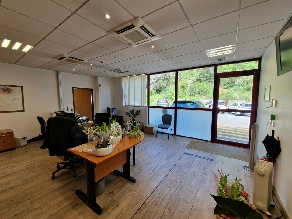 AZUREA COMMERCES   ENTREPRISES LOCATION-ENTREPOT-VALLAURIS-06