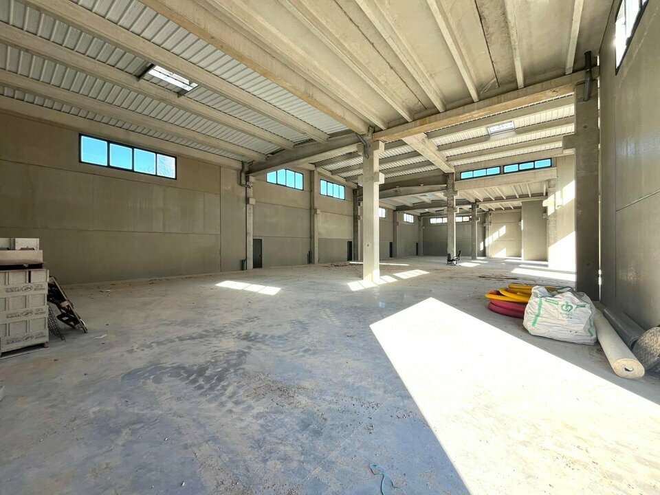 AZUREA COMMERCES   ENTREPRISES LOCATION-ENTREPOT-FAYENCE-83