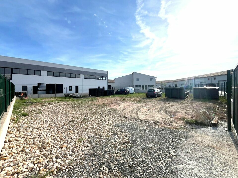AZUREA COMMERCES   ENTREPRISES LOCATION-TERRAIN-TOURRETTES-83