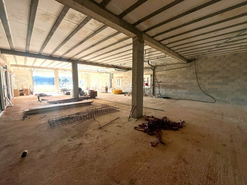 AZUREA COMMERCES   ENTREPRISES LOCATION-ENTREPOT-VIDAUBAN-83