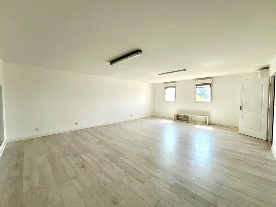 AZUREA COMMERCES   ENTREPRISES LOCATION-BUREAUX-ROQUEBRUNE_SUR_ARGENS-83