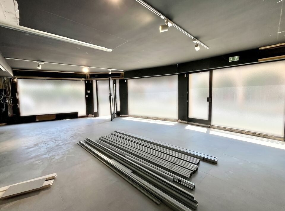 AZUREA COMMERCES   ENTREPRISES LOCATION-LOCAL COMMERCIAL-SAINT_RAPHAEL-83
