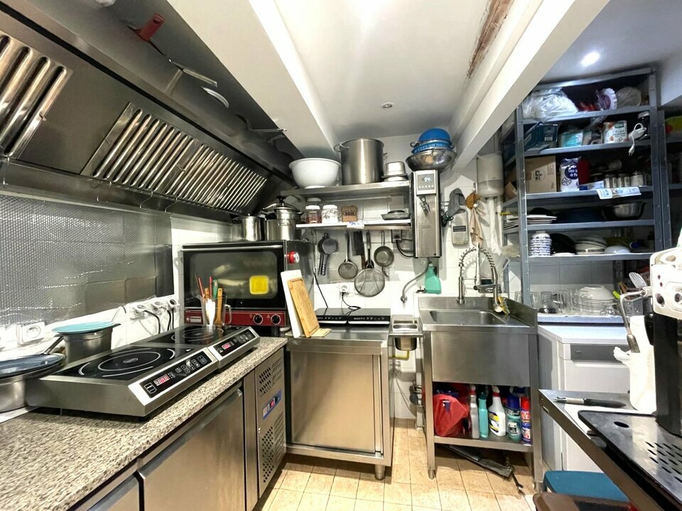 AZUREA COMMERCES   ENTREPRISES CESSION-LOCAL COMMERCIAL-NICE-06