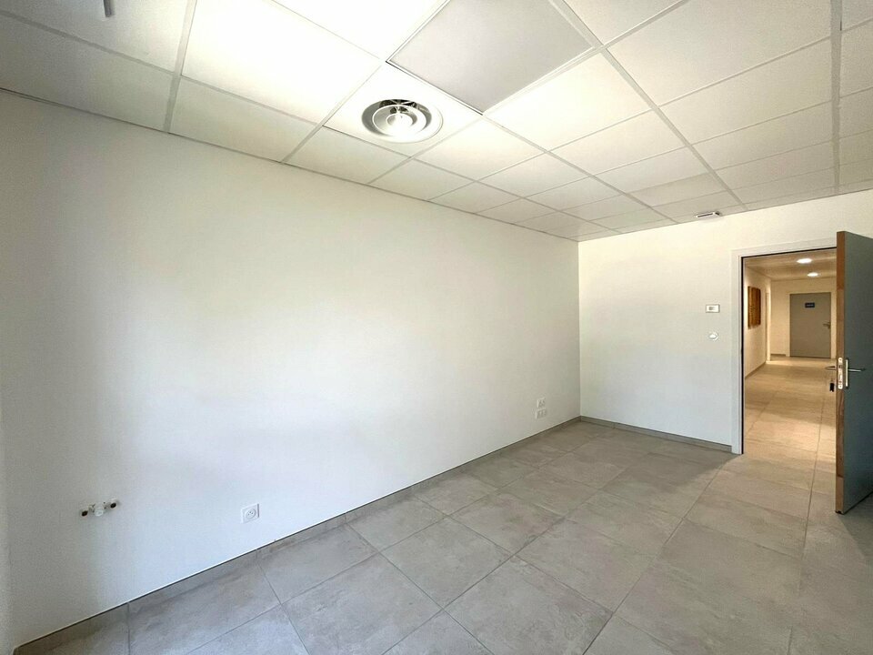 AZUREA COMMERCES   ENTREPRISES LOCATION-BUREAUX-LORGUES-83