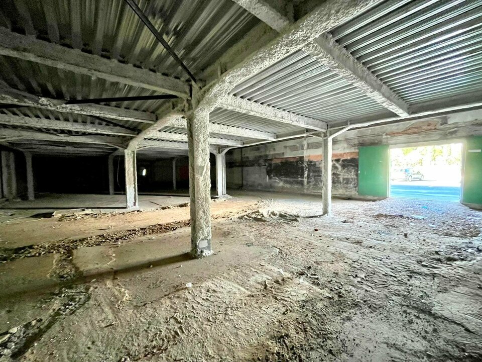 AZUREA COMMERCES   ENTREPRISES LOCATION-LOCAL COMMERCIAL-DRAGUIGNAN-83