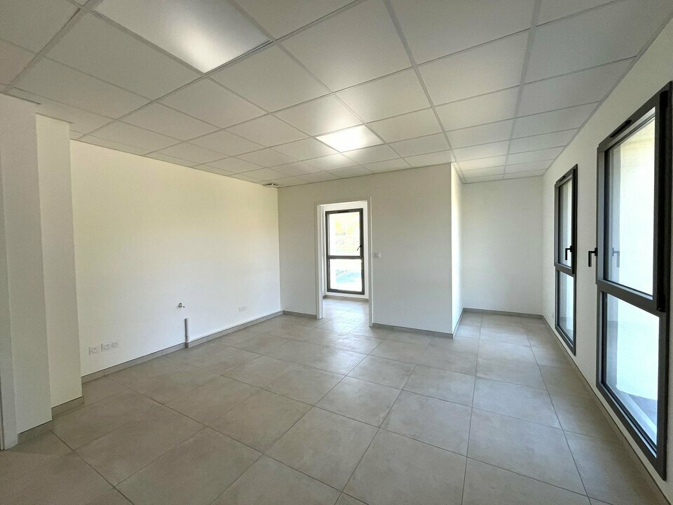 AZUREA COMMERCES   ENTREPRISES LOCATION-BUREAUX-LORGUES-83