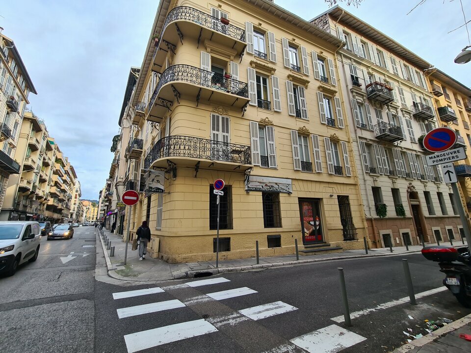 AZUREA COMMERCES   ENTREPRISES LOCATION-LOCAL COMMERCIAL-NICE-06