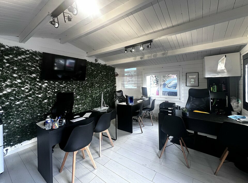 AZUREA COMMERCES   ENTREPRISES CESSION-LOCAL COMMERCIAL-NICE-06