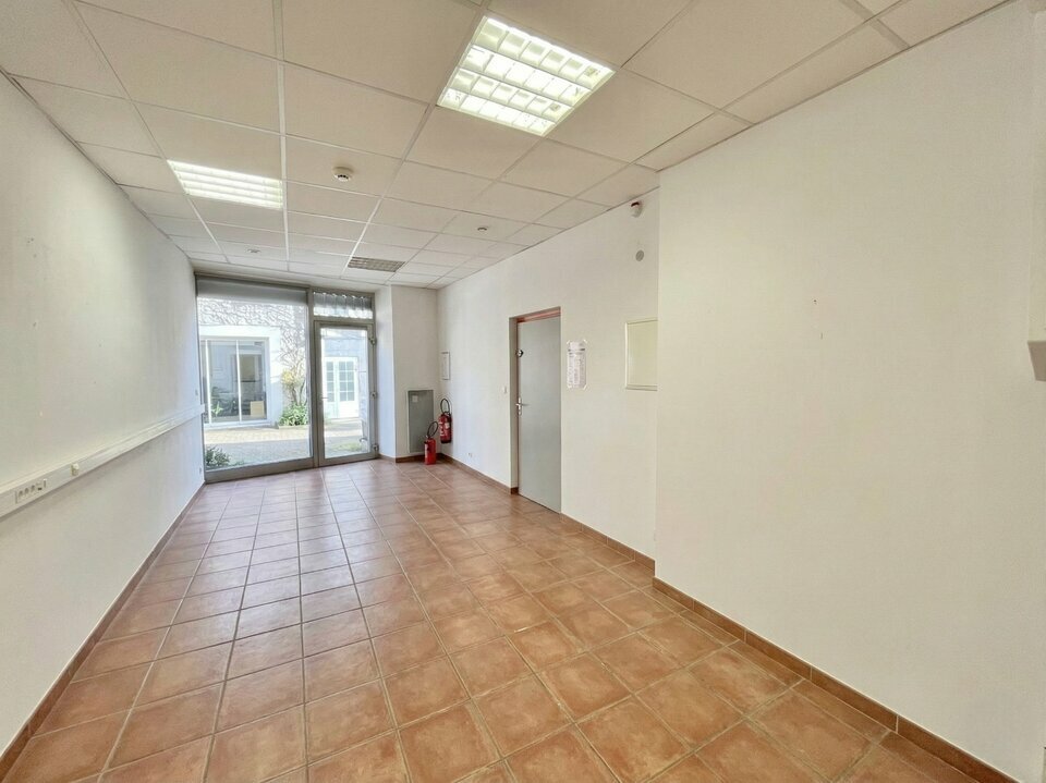 AZUREA COMMERCES   ENTREPRISES LOCATION-LOCAL COMMERCIAL-TRANS_EN_PROVENCE-83
