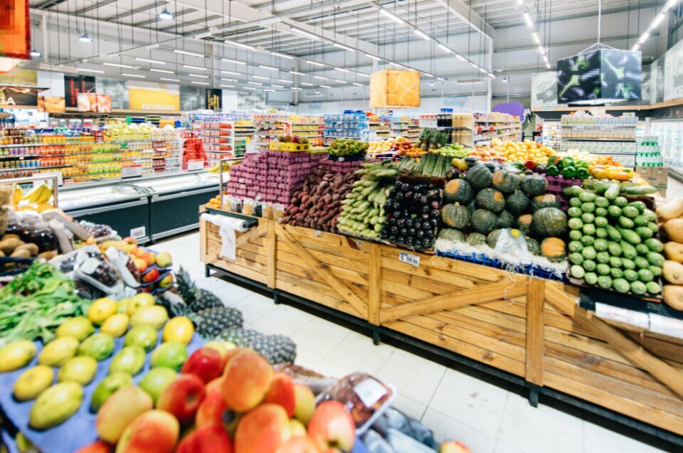 AZUREA COMMERCES   ENTREPRISES CESSION-LOCAL COMMERCIAL-NICE-06