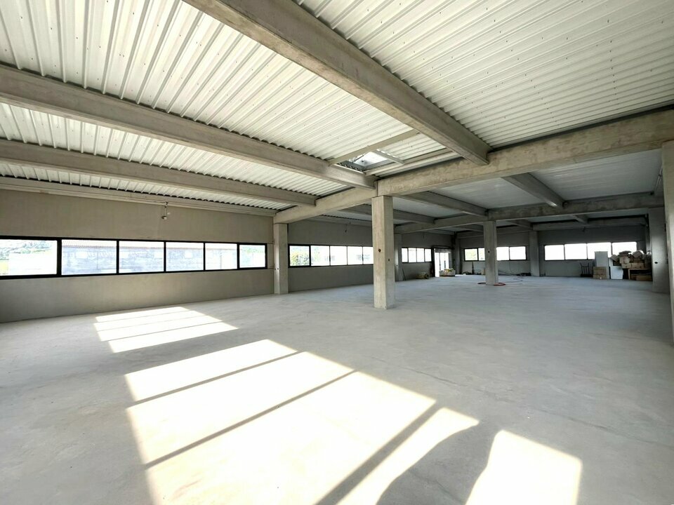 AZUREA COMMERCES   ENTREPRISES LOCATION-ENTREPOT-TOURRETTES-83