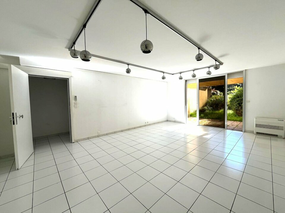 AZUREA COMMERCES   ENTREPRISES VENTE-BUREAUX-FREJUS-83