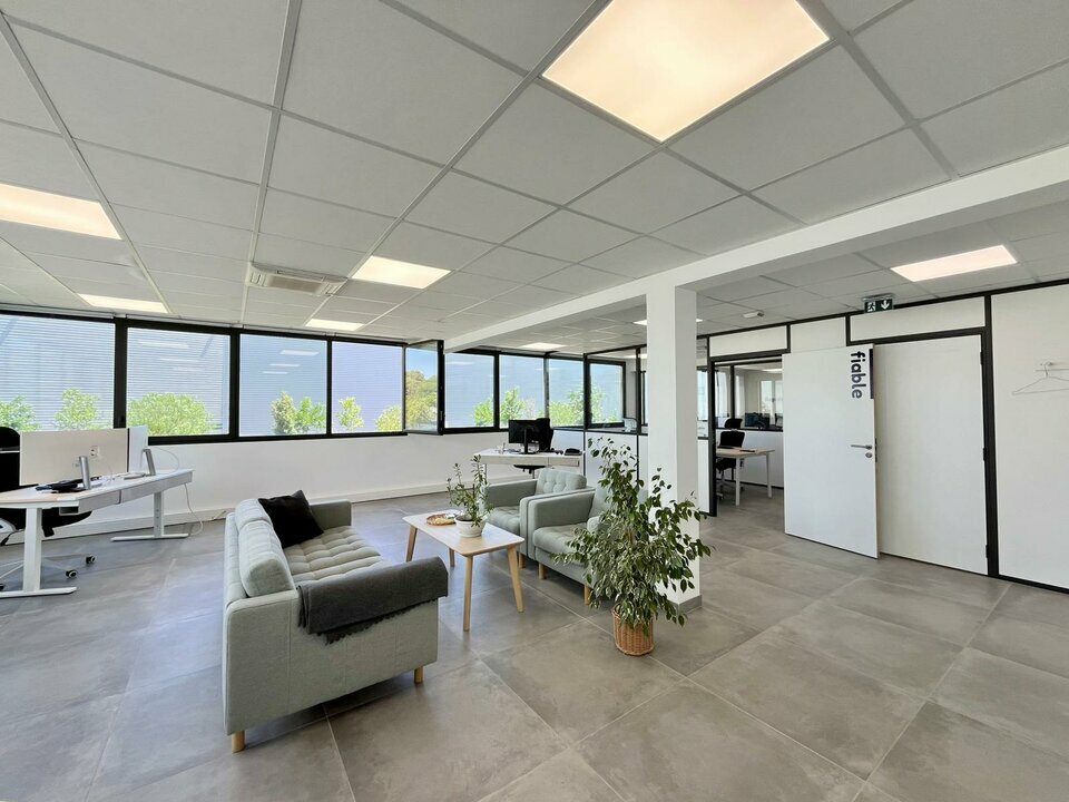 AZUREA COMMERCES   ENTREPRISES LOCATION-BUREAUX-FREJUS-83