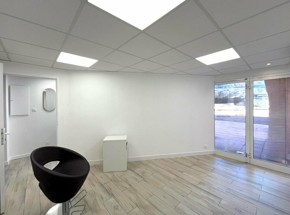 AZUREA COMMERCES   ENTREPRISES LOCATION-BUREAUX-FREJUS-83