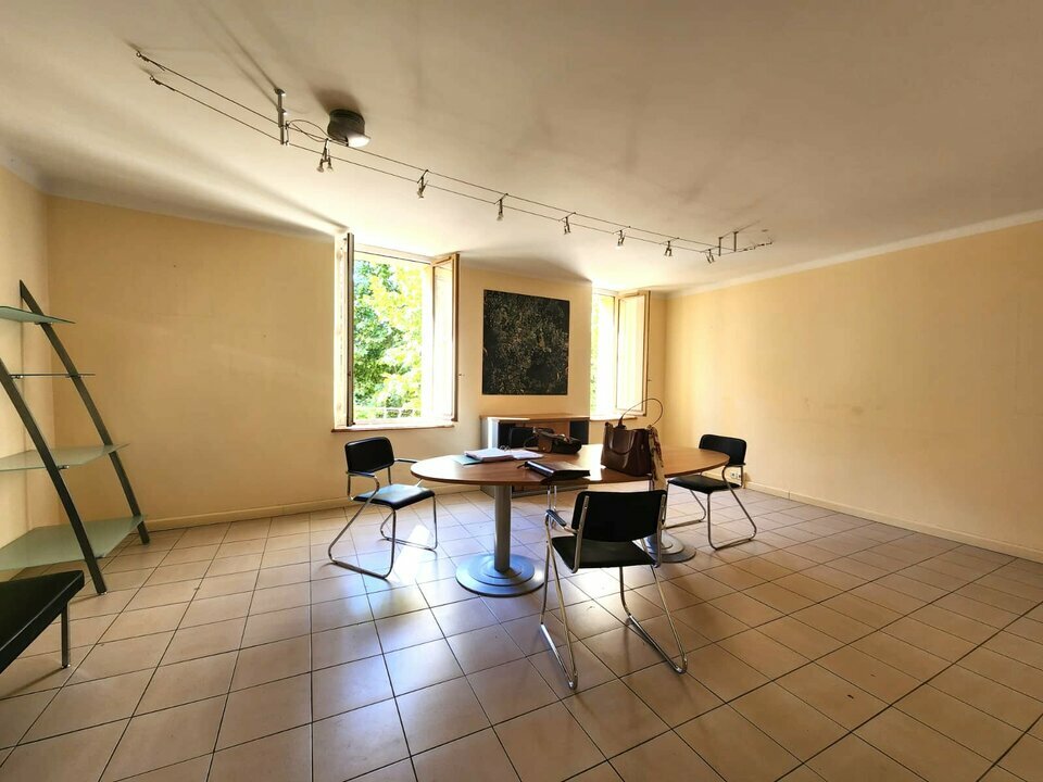 AZUREA COMMERCES   ENTREPRISES LOCATION-BUREAUX-FAYENCE-83