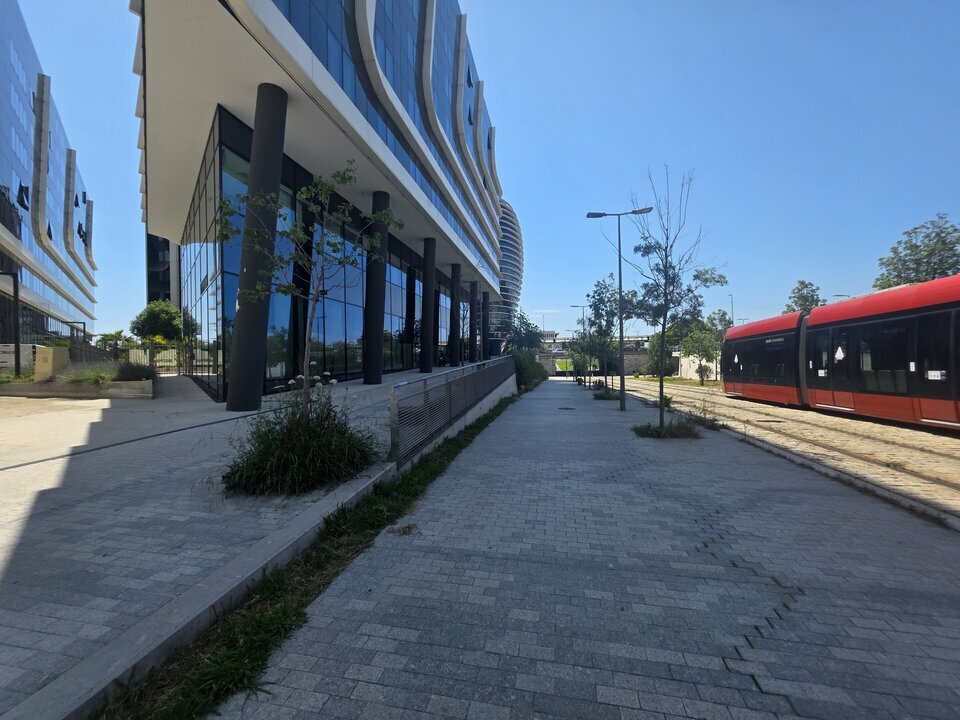 AZUREA COMMERCES   ENTREPRISES LOCATION-LOCAL COMMERCIAL-NICE-06