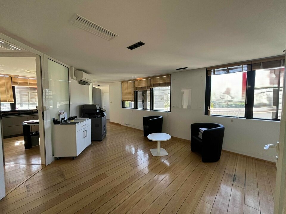 AZUREA COMMERCES   ENTREPRISES LOCATION-BUREAUX-SAINT_RAPHAEL-83