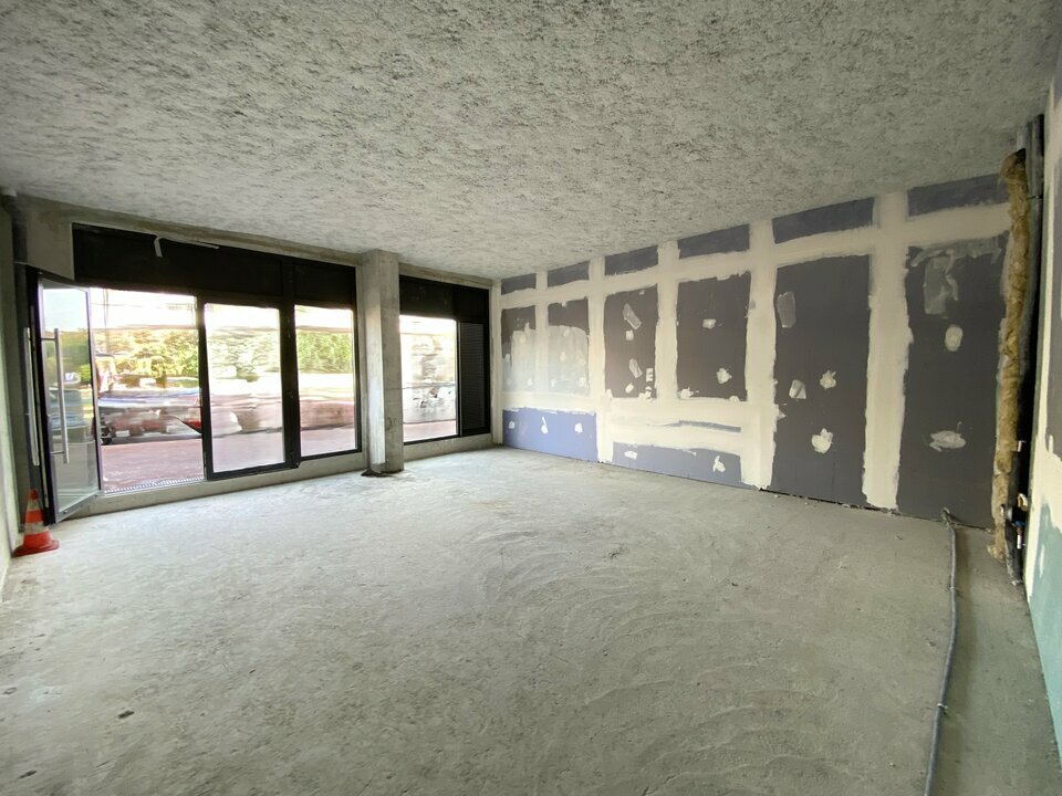 AZUREA COMMERCES   ENTREPRISES LOCATION-LOCAL COMMERCIAL-LE_CANNET-06