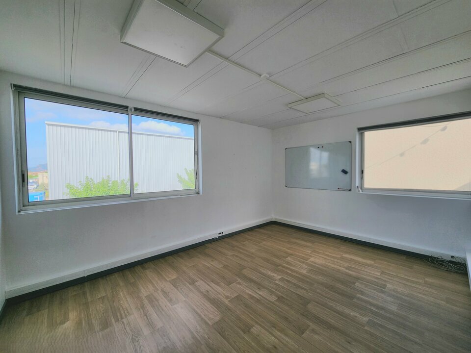 AZUREA COMMERCES   ENTREPRISES LOCATION-BUREAUX-PUGET_SUR_ARGENS-83