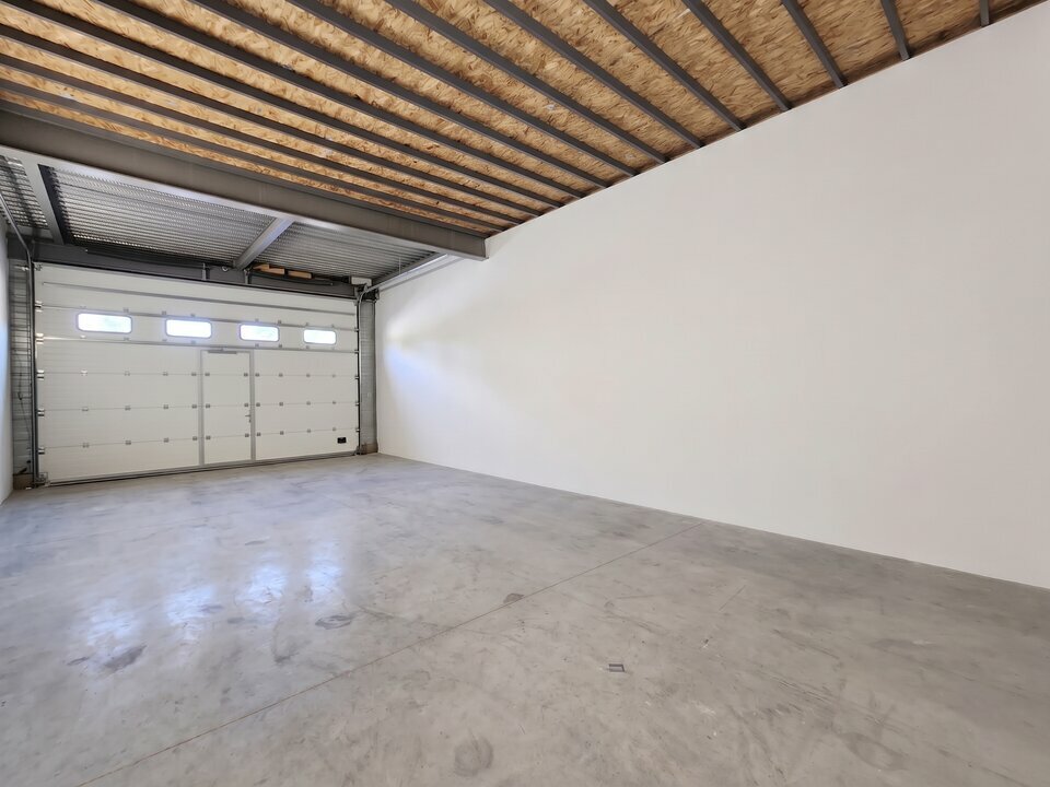 AZUREA COMMERCES   ENTREPRISES LOCATION-ENTREPOT-ROQUEBRUNE_SUR_ARGENS-83