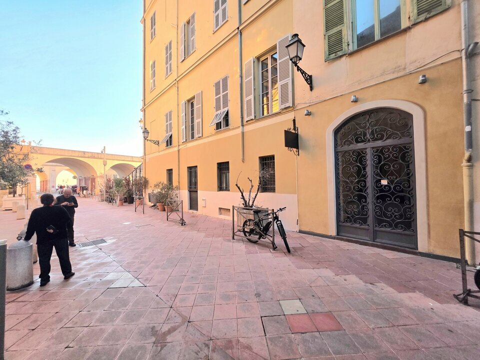 AZUREA COMMERCES   ENTREPRISES LOCATION-LOCAL COMMERCIAL-NICE-06