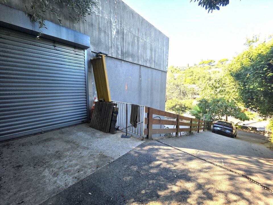 AZUREA COMMERCES   ENTREPRISES VENTE-LOCAL D'ACTIVITE-VENCE-06