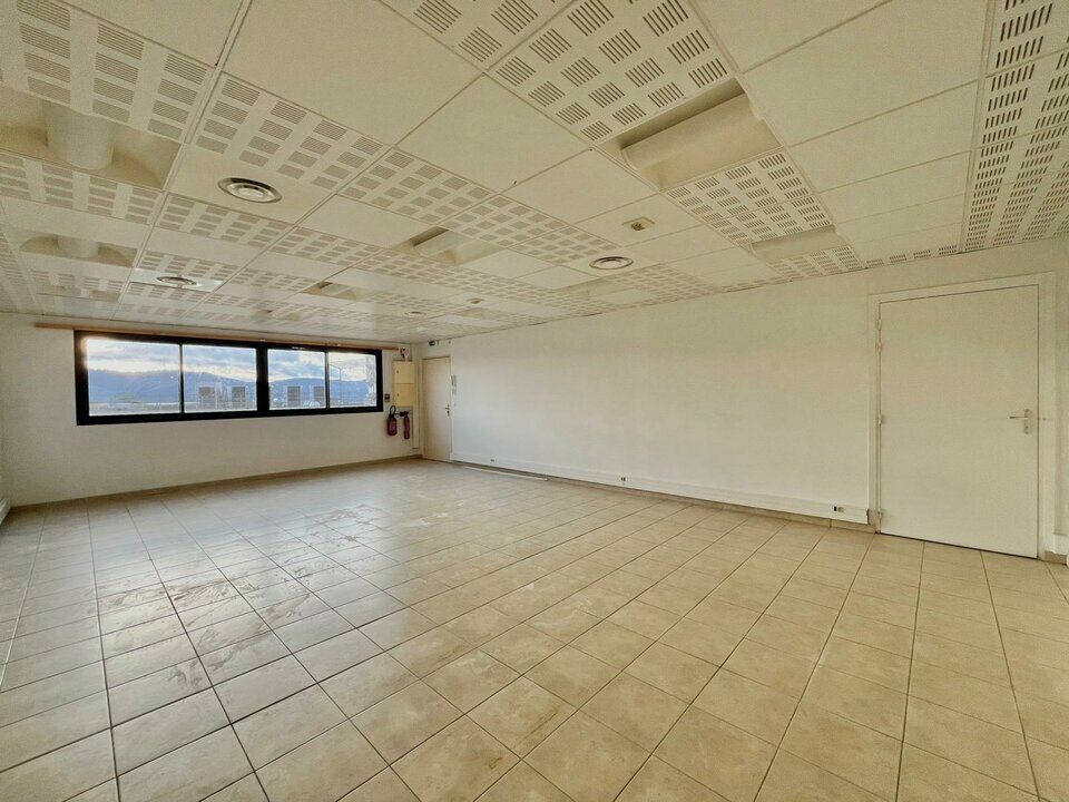 AZUREA COMMERCES   ENTREPRISES LOCATION-BUREAUX-MOUANS_SARTOUX-06