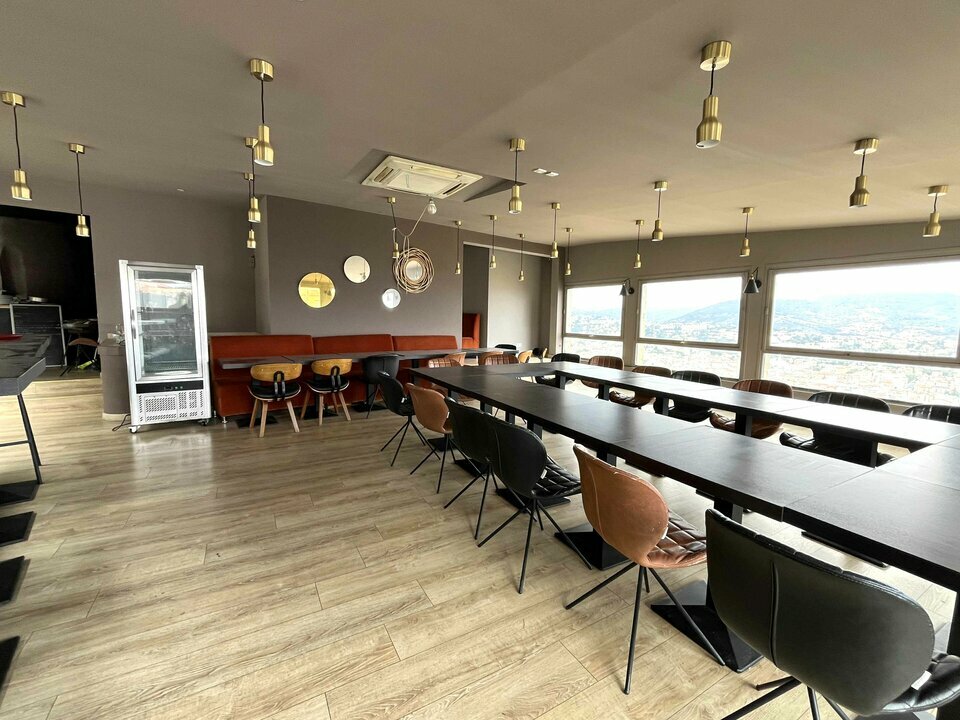 AZUREA COMMERCES   ENTREPRISES LOCATION-LOCAL COMMERCIAL-NICE-06