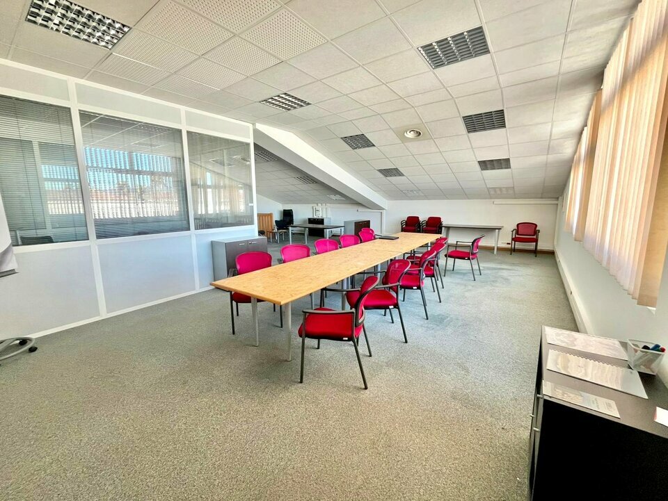 AZUREA COMMERCES   ENTREPRISES LOCATION-BUREAUX-PUGET_SUR_ARGENS-83