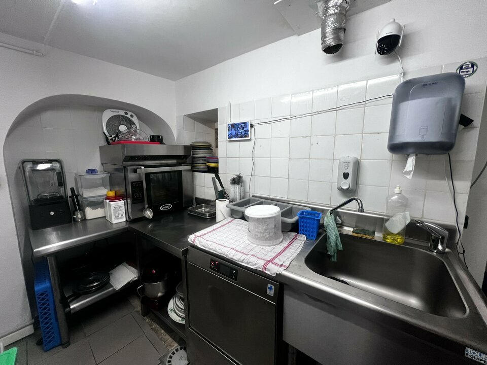 AZUREA COMMERCES   ENTREPRISES CESSION-LOCAL COMMERCIAL-NICE-06