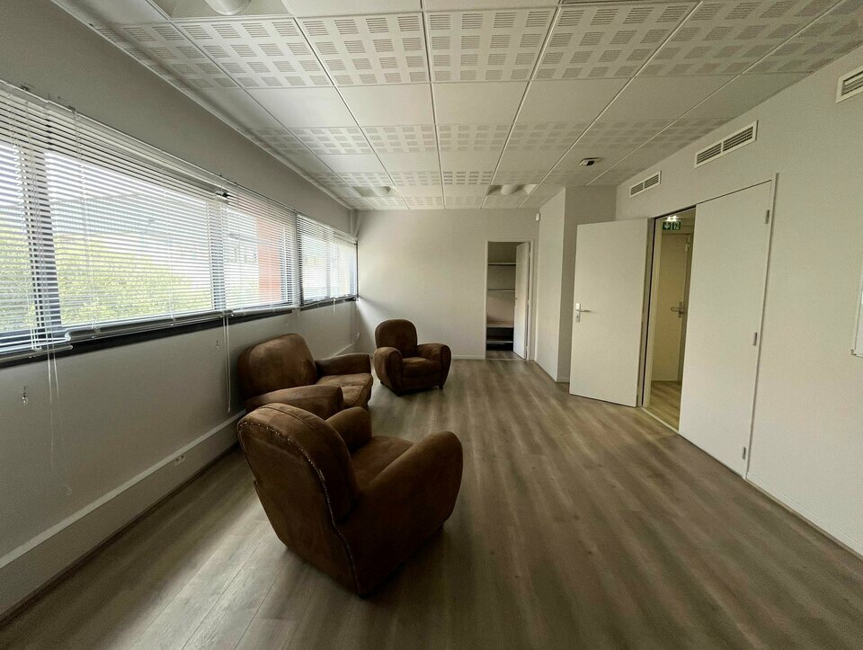 AZUREA COMMERCES   ENTREPRISES LOCATION-BUREAUX-MOUANS_SARTOUX-06