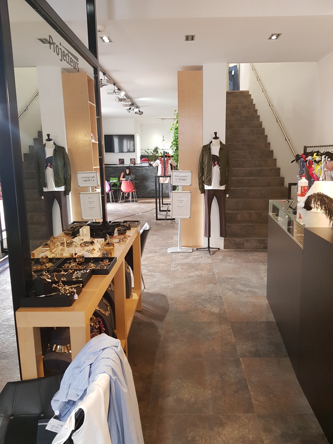 AZUREA COMMERCES   ENTREPRISES VENTE-LOCAL COMMERCIAL-CANNES-06