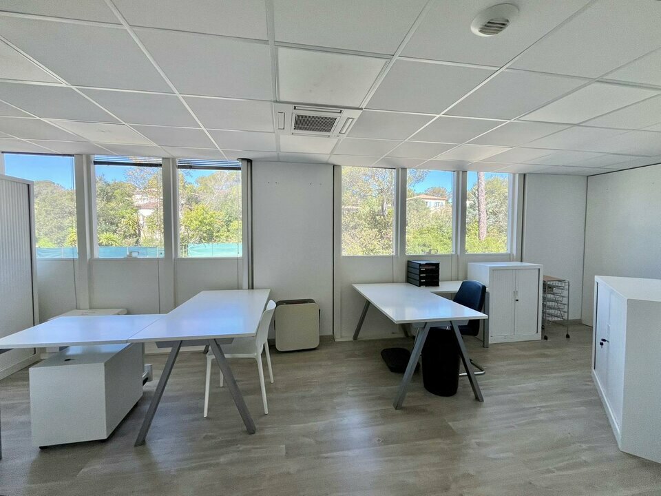 AZUREA COMMERCES   ENTREPRISES LOCATION-BUREAUX-SAINT_RAPHAEL-83