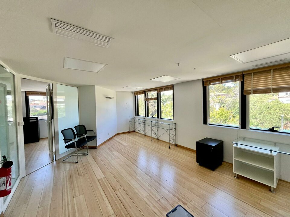 AZUREA COMMERCES   ENTREPRISES LOCATION-BUREAUX-SAINT_RAPHAEL-83