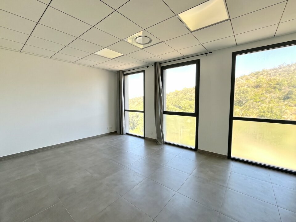 AZUREA COMMERCES   ENTREPRISES LOCATION-BUREAUX-SAINT_RAPHAEL-83