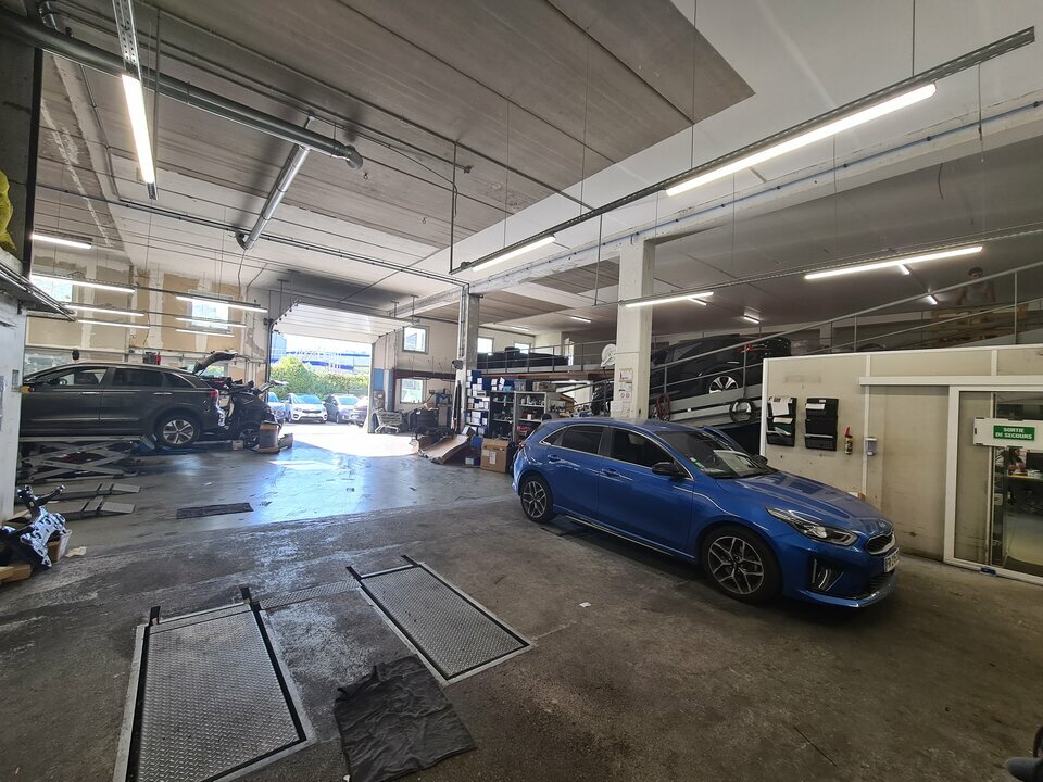 AZUREA COMMERCES   ENTREPRISES LOCATION-LOCAL COMMERCIAL-NICE-06