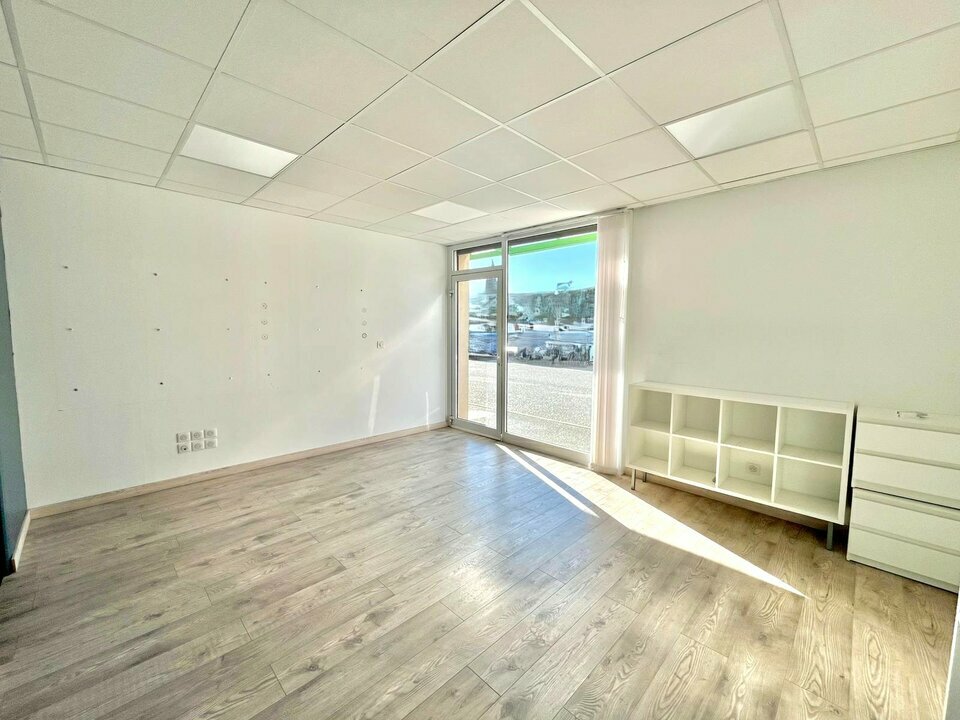 AZUREA COMMERCES   ENTREPRISES LOCATION-LOCAL COMMERCIAL-PUGET_SUR_ARGENS-83